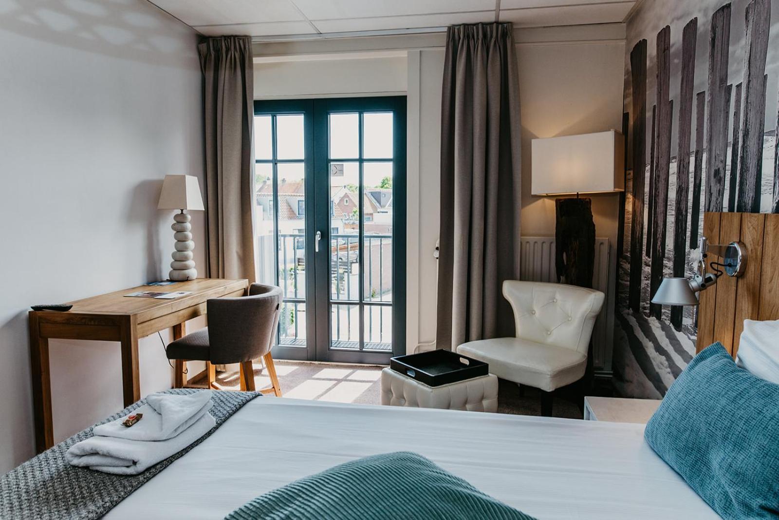 Romantik Badhotel Ренессе Экстерьер фото